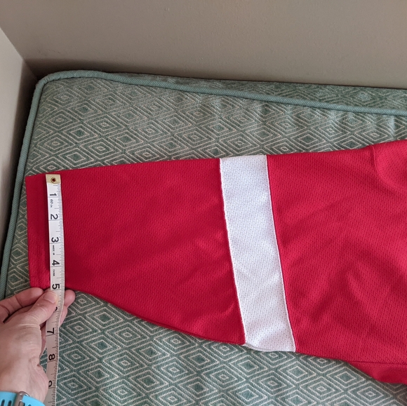 Detroit Red Wings CCM Youth Jersey X/XL - Picture 13 of 13
